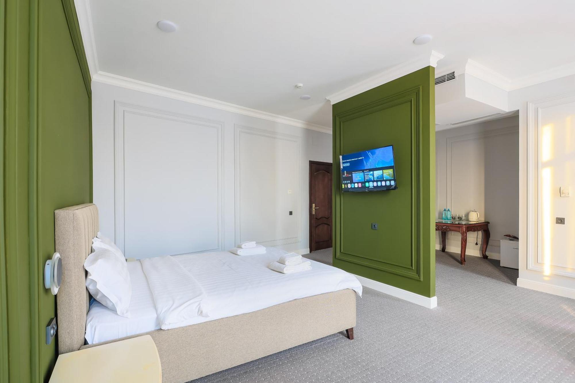 Grand Opera Hotel アルマトイ エクステリア 写真