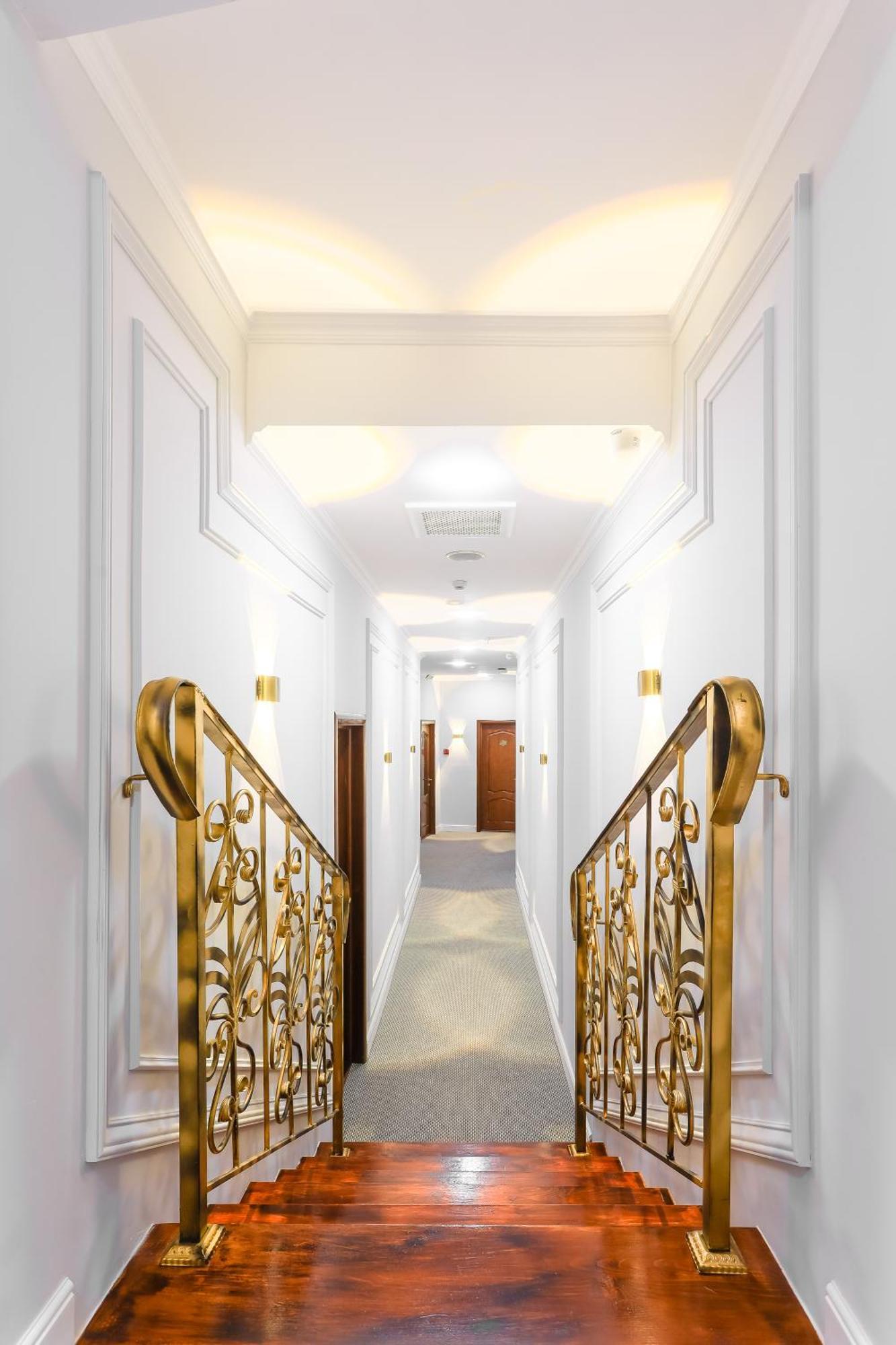 Grand Opera Hotel アルマトイ エクステリア 写真